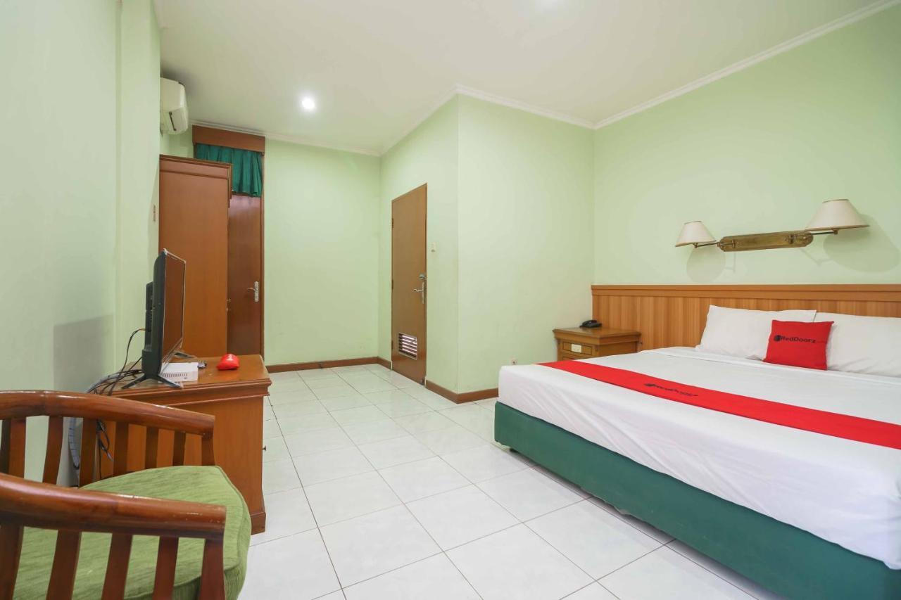 ג'קרטה Reddoorz Plus Near Kemang Raya מראה חיצוני תמונה