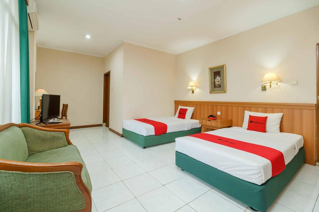 ג'קרטה Reddoorz Plus Near Kemang Raya מראה חיצוני תמונה