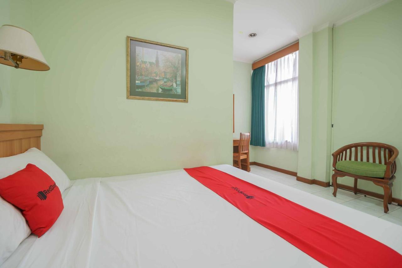 ג'קרטה Reddoorz Plus Near Kemang Raya מראה חיצוני תמונה