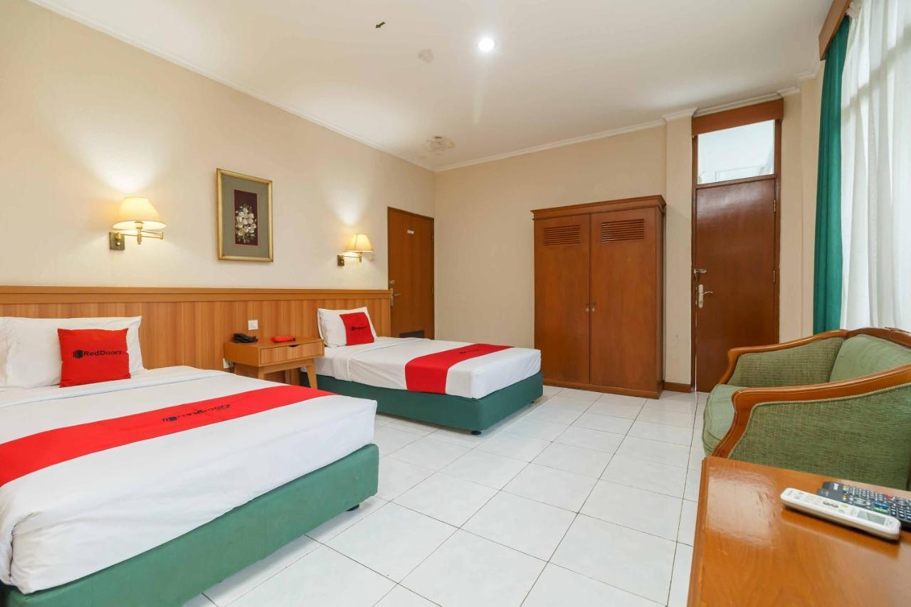 ג'קרטה Reddoorz Plus Near Kemang Raya מראה חיצוני תמונה