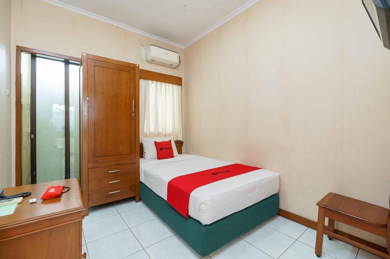 ג'קרטה Reddoorz Plus Near Kemang Raya מראה חיצוני תמונה