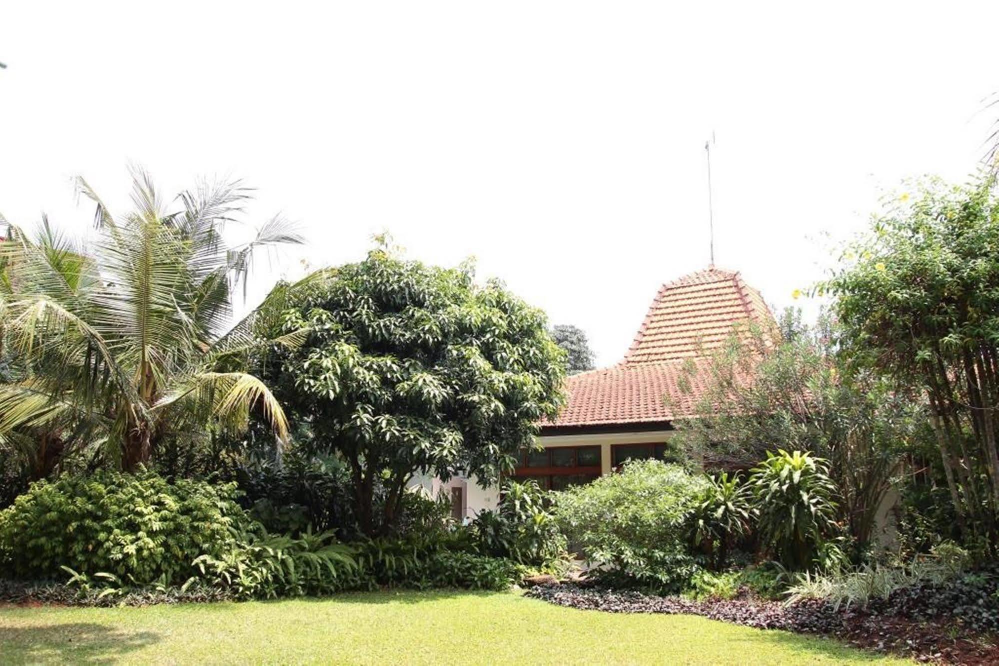 ג'קרטה Reddoorz Plus Near Kemang Raya מראה חיצוני תמונה