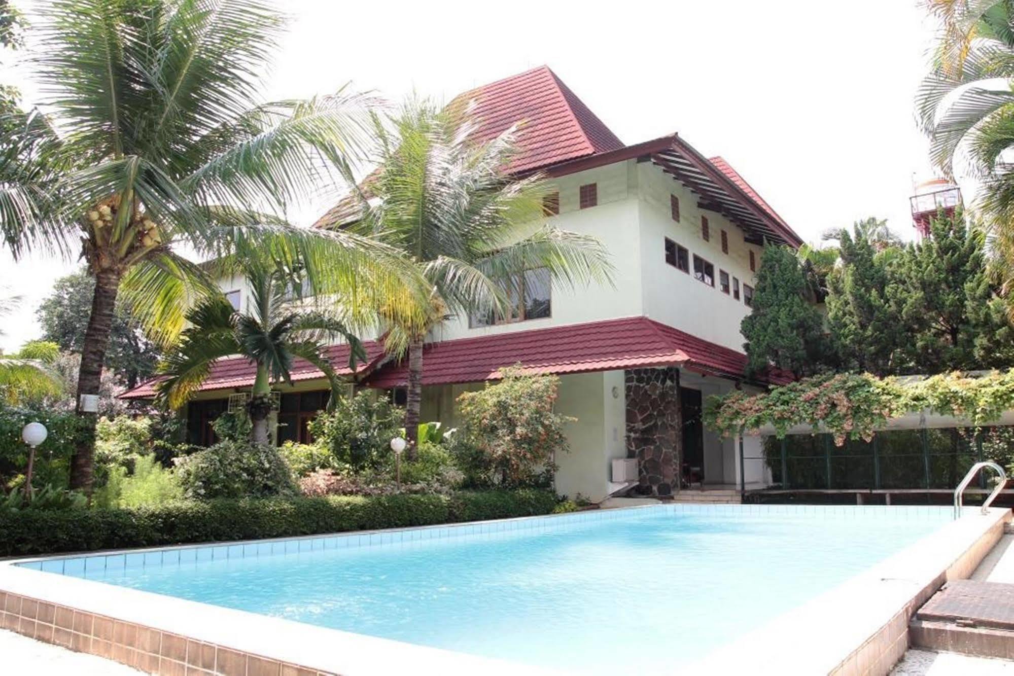 ג'קרטה Reddoorz Plus Near Kemang Raya מראה חיצוני תמונה